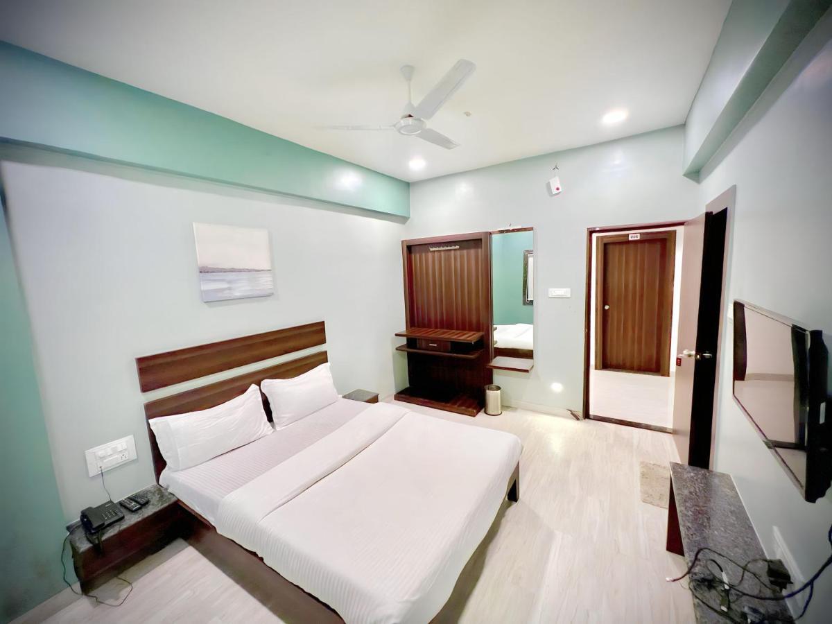 Hotel Rahul Regency, Aurangabad Bagian luar foto